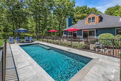/international/us/16-hildreth-road-hampton-bays-ny-110106753122/