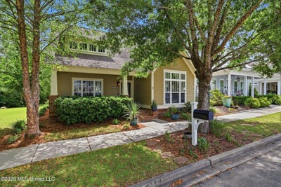 /international/us/19738-savannah-street-biloxi-ms-110108253367/