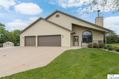 /international/us/18-columbia-court-north-mankato-mn-110108383569/