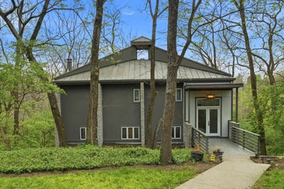 /international/us/7985-riverside-drive-dublin-oh-110107392175/