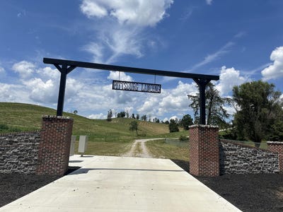 /international/us/tract-24-hawk-landing-road-london-ky-110085405941/