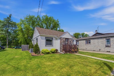 /international/us/206-w-second-st-oconomowoc-wi-110108353053/