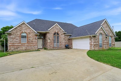 /international/us/1620-oak-creek-drive-hurst-tx-110108424216/