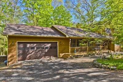 /international/us/40-september-circle-east-stroudsburg-pa-110107982156/