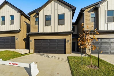 /international/us/1347-meadow-rose-place-waukee-ia-110103435082/