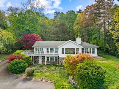 /international/us/355-e-shore-road-great-neck-ny-110107435133/