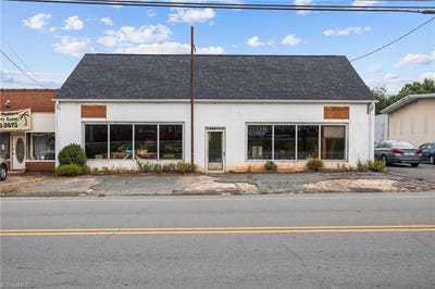 /international/us/607-main-street-pilot-mountain-nc-110101502165/
