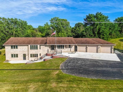/international/us/75-washington-street-wrightstown-wi-110100975436/