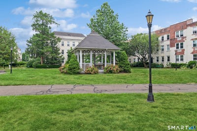 /international/us/140-woodside-green-stamford-ct-110108266512/