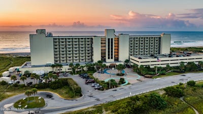 /international/us/2700-n-lumina-avenue-wrightsville-beach-nc-110108414193/