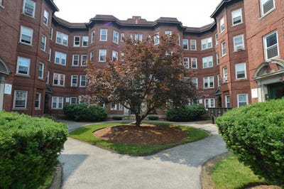 /international/us/15-lynde-salem-ma-110108576786/