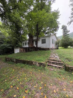 /international/us/912-halstead-boulevard-hendersonville-nc-110109524169/