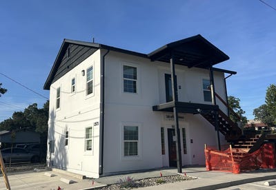 /international/us/2573-bunker-street-redding-ca-110108472584/