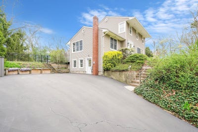 /international/us/3-standish-place-smithtown-ny-110098951689/