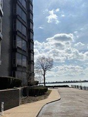 /international/us/8200-jefferson-avenue-detroit-mi-110108851822/