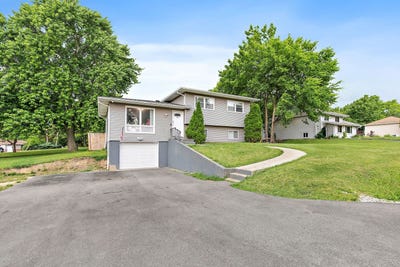 /international/us/140-skyline-drive-carpentersville-il-110119644593/