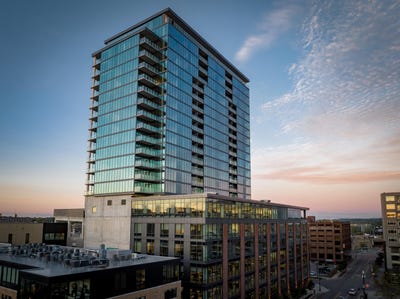 /international/us/144-oakes-street-sw-grand-rapids-mi-110101150008/