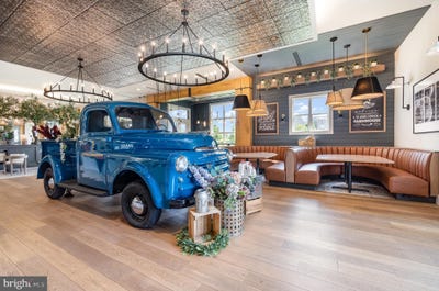 /international/us/318-rustic-wood-drive-gettysburg-pa-110101048306/