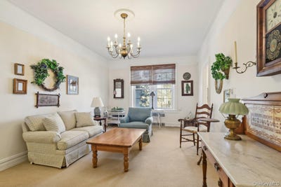 /international/us/12-hamilton-place-garden-city-ny-110105257066/