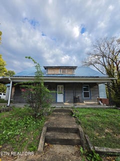 /international/us/900-w-broadway-st-lenoir-city-tn-110120622192/