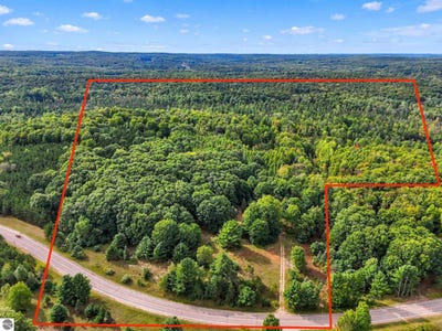 /international/us/5079-alden-highway-bellaire-mi-110120042118/
