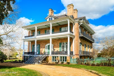 /international/us/120-w-king-street-edenton-nc-110097641328/