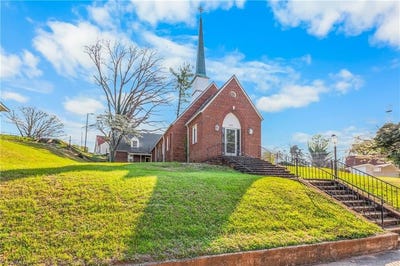 /international/us/300-n-bridge-street-elkin-nc-110107309317/