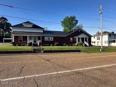 /international/us/223-e-main-street-bradford-tn-110098999777/