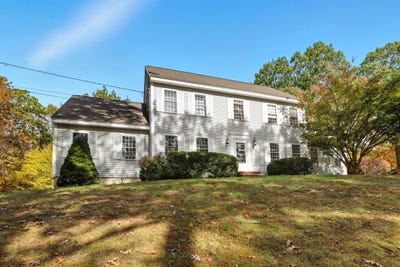 /international/us/13-cottonwood-road-plaistow-nh-110102983717/