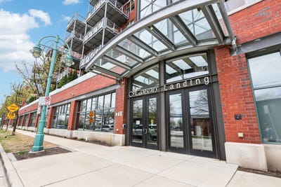 /international/us/541-e-erie-st-milwaukee-wi-110107318983/