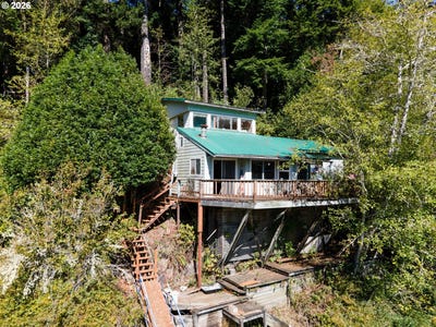 /international/us/909-n-tenmile-lakeside-or-110106673931/