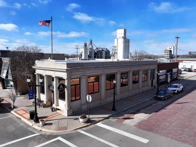 /international/us/126-n-douglas-ave-ellsworth-ks-110104947986/