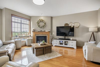 /international/us/1028-20th-street-prairie-du-sac-wi-110107388744/