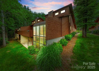 /international/us/204-woodfield-drive-asheville-nc-110100477071/