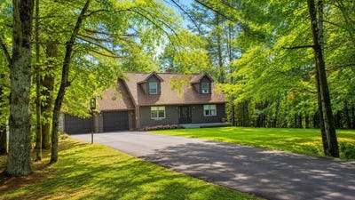 /international/us/9-pine-grove-avenue-glenburn-me-110119612419/
