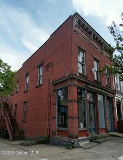 /international/us/148-dove-street-albany-ny-110099648436/