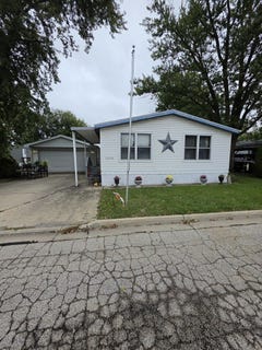 /international/us/1306-13th-street-bloomington-il-110110272262/