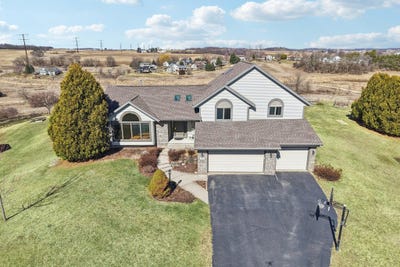 /international/us/8580-stonebrook-circle-middleton-wi-110106325923/
