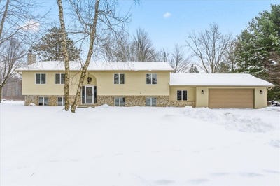 /international/us/1735-highway-63-new-richmond-wi-110104542175/