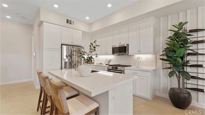 /international/us/1345-snowberry-place-montebello-ca-110106179276/
