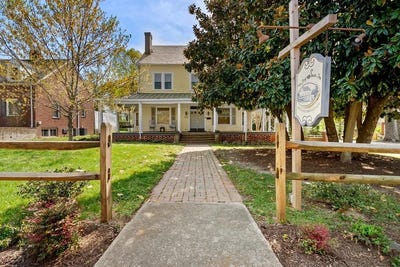 /international/us/615-s-main-street-blackstone-va-110106951528/