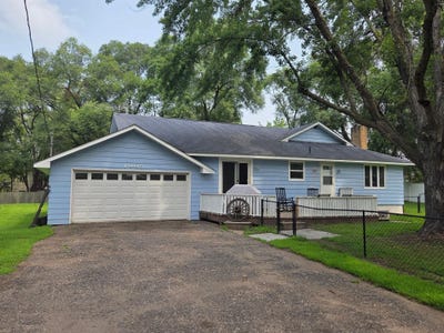 /international/us/1005-golf-course-road-monticello-mn-110110332159/
