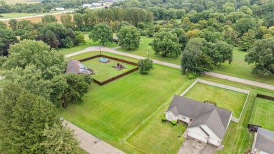 /international/us/donelda-lane-lot-36-rockford-il-110110322687/