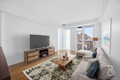 /international/us/21-24-30th-avenue-queens-ny-110106920343/