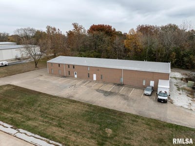 /international/us/2412-w-schneidman-drive-quincy-il-110103580547/