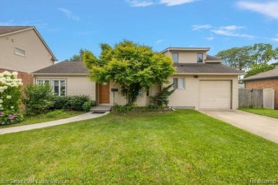 /international/us/22470-wildwood-street-st-clair-shores-mi-110107808202/