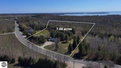 /international/us/11184-n-mill-street-northport-mi-110099662100/