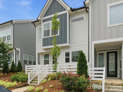 /international/us/135-berkeley-avenue-mooresville-nc-110108409755/