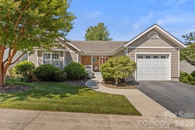 /international/us/237-charlestown-drive-hendersonville-nc-110108692721/