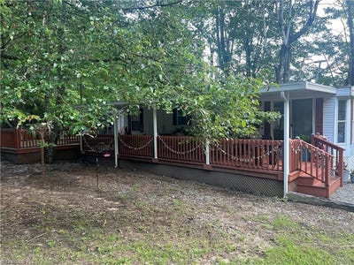 /international/us/379-laurelwood-lane-traphill-nc-110101101295/
